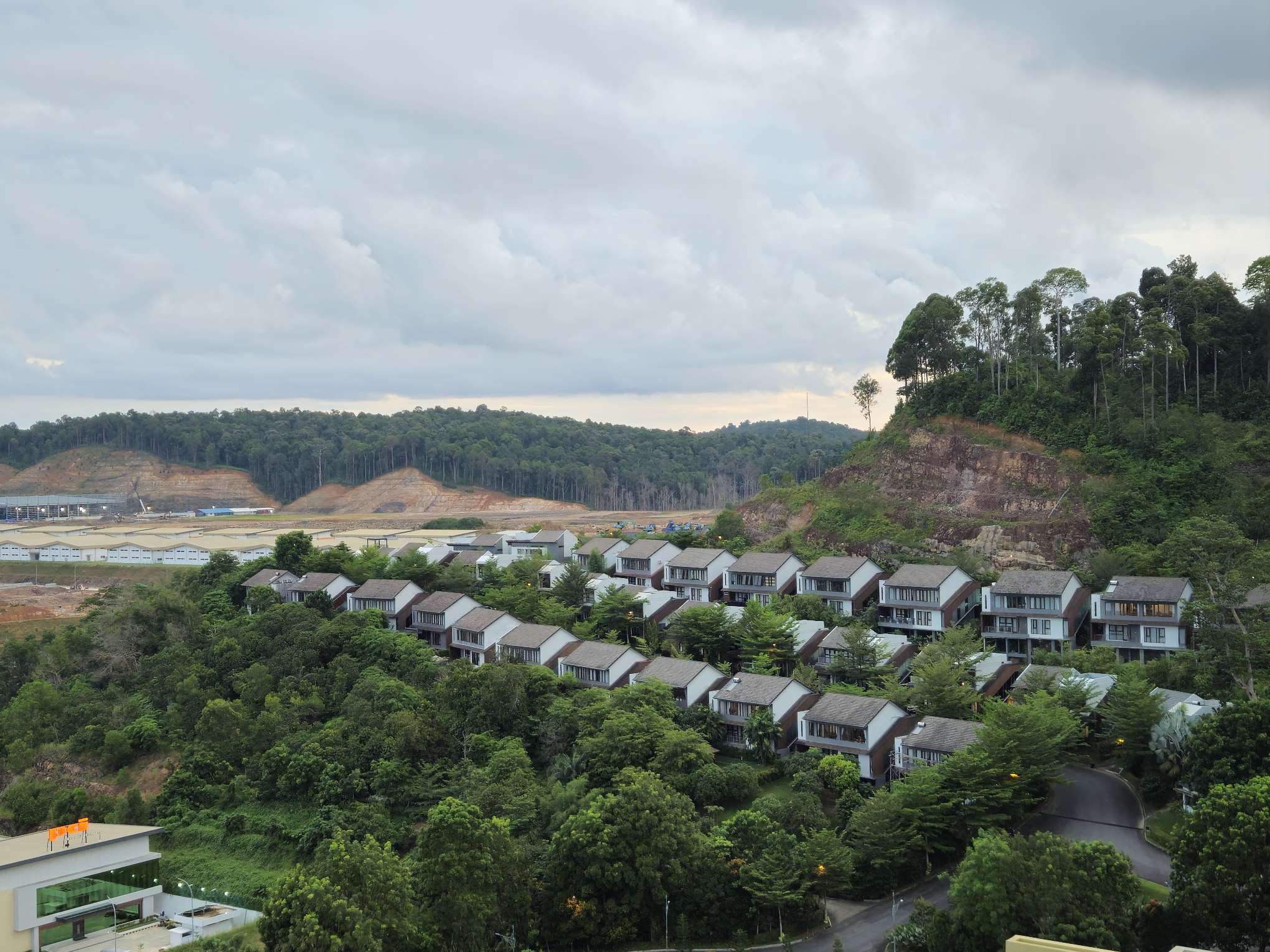 酒店附近的是富人区住宅