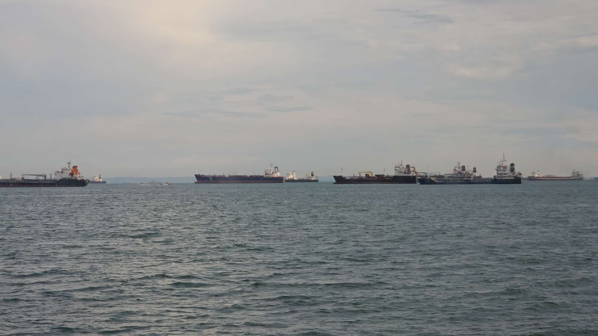 繁忙的马六甲航道