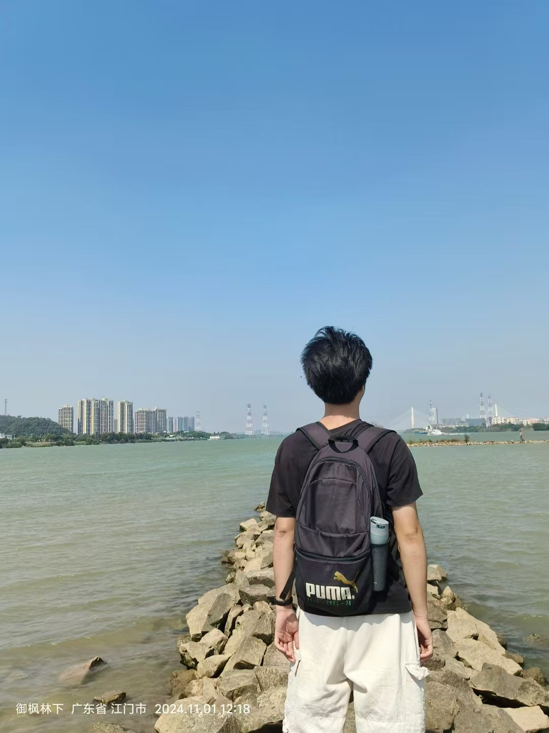 2024: 完成了一次说走就走的旅行。(虽有不少遗憾) 尝试了一份特殊的工作。(🐕资本家就应该全部挂路灯上) 与工人吃过同一锅饭,跟老板喝过同一瓶酒。 结识了新的伙伴,重逢了旧的好友。也在小餐馆偶遇过做生意失意的老板跟我谈人生讲理想。 淋过早晨六点的瓢泼大雨,也看过凌晨四点的灿烂星空。
2025: 未完待续
感谢我身边那些才华横溢以及积极向上的朋友们给了我成长的动力和追赶的目标。 祝诸君: 春节快乐2025武运昌隆