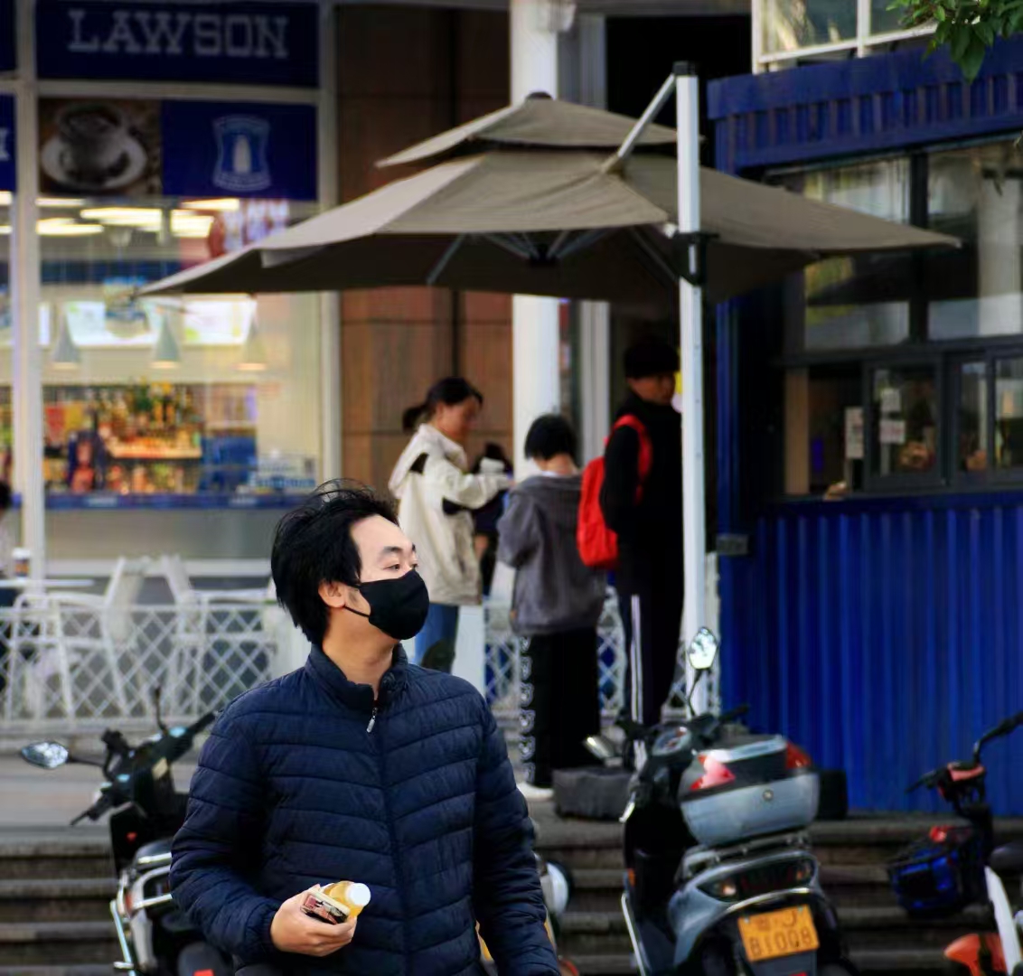 2024: 完成了一次说走就走的旅行。(虽有不少遗憾) 尝试了一份特殊的工作。(🐕资本家就应该全部挂路灯上) 与工人吃过同一锅饭,跟老板喝过同一瓶酒。 结识了新的伙伴,重逢了旧的好友。也在小餐馆偶遇过做生意失意的老板跟我谈人生讲理想。 淋过早晨六点的瓢泼大雨,也看过凌晨四点的灿烂星空。
2025: 未完待续
感谢我身边那些才华横溢以及积极向上的朋友们给了我成长的动力和追赶的目标。 祝诸君: 春节快乐2025武运昌隆