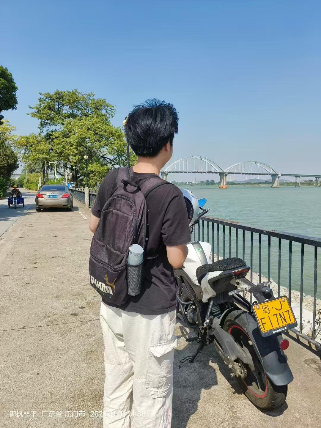 2024: 完成了一次说走就走的旅行。(虽有不少遗憾) 尝试了一份特殊的工作。(🐕资本家就应该全部挂路灯上) 与工人吃过同一锅饭,跟老板喝过同一瓶酒。 结识了新的伙伴,重逢了旧的好友。也在小餐馆偶遇过做生意失意的老板跟我谈人生讲理想。 淋过早晨六点的瓢泼大雨,也看过凌晨四点的灿烂星空。
2025: 未完待续
感谢我身边那些才华横溢以及积极向上的朋友们给了我成长的动力和追赶的目标。 祝诸君: 春节快乐2025武运昌隆