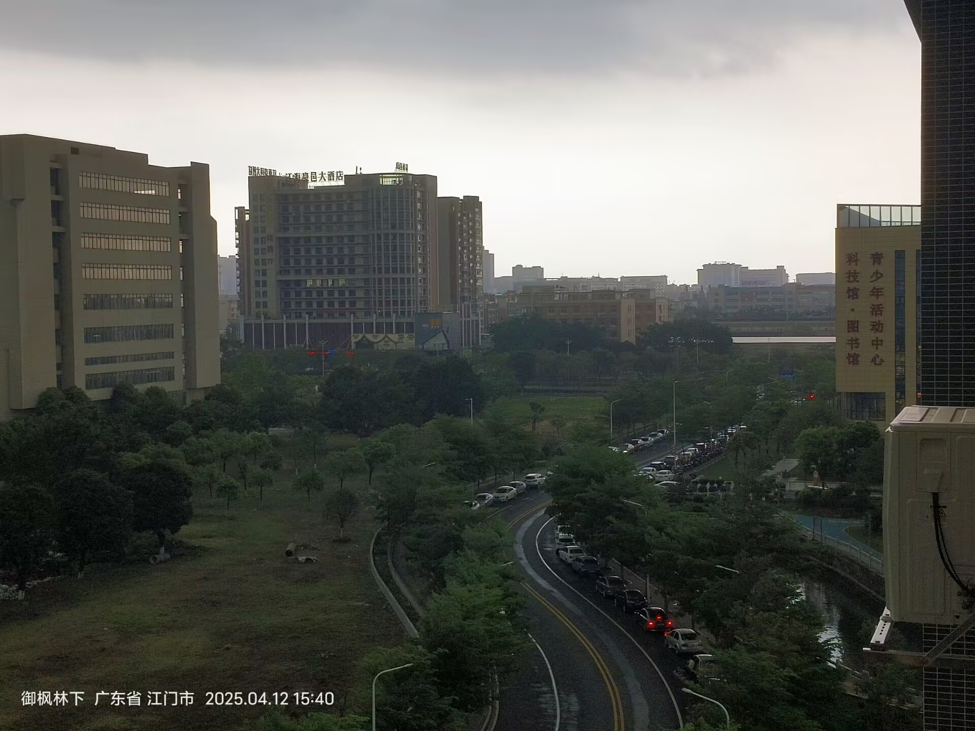 黑云压城城欲摧,广东这天气没完没了了(