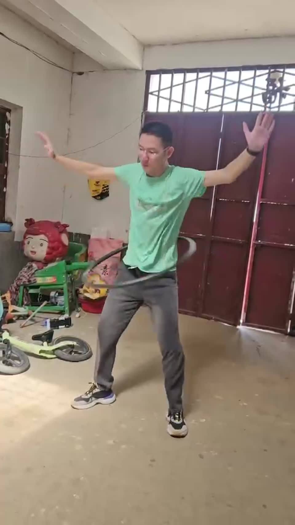 转呼啦圈时的视频画面